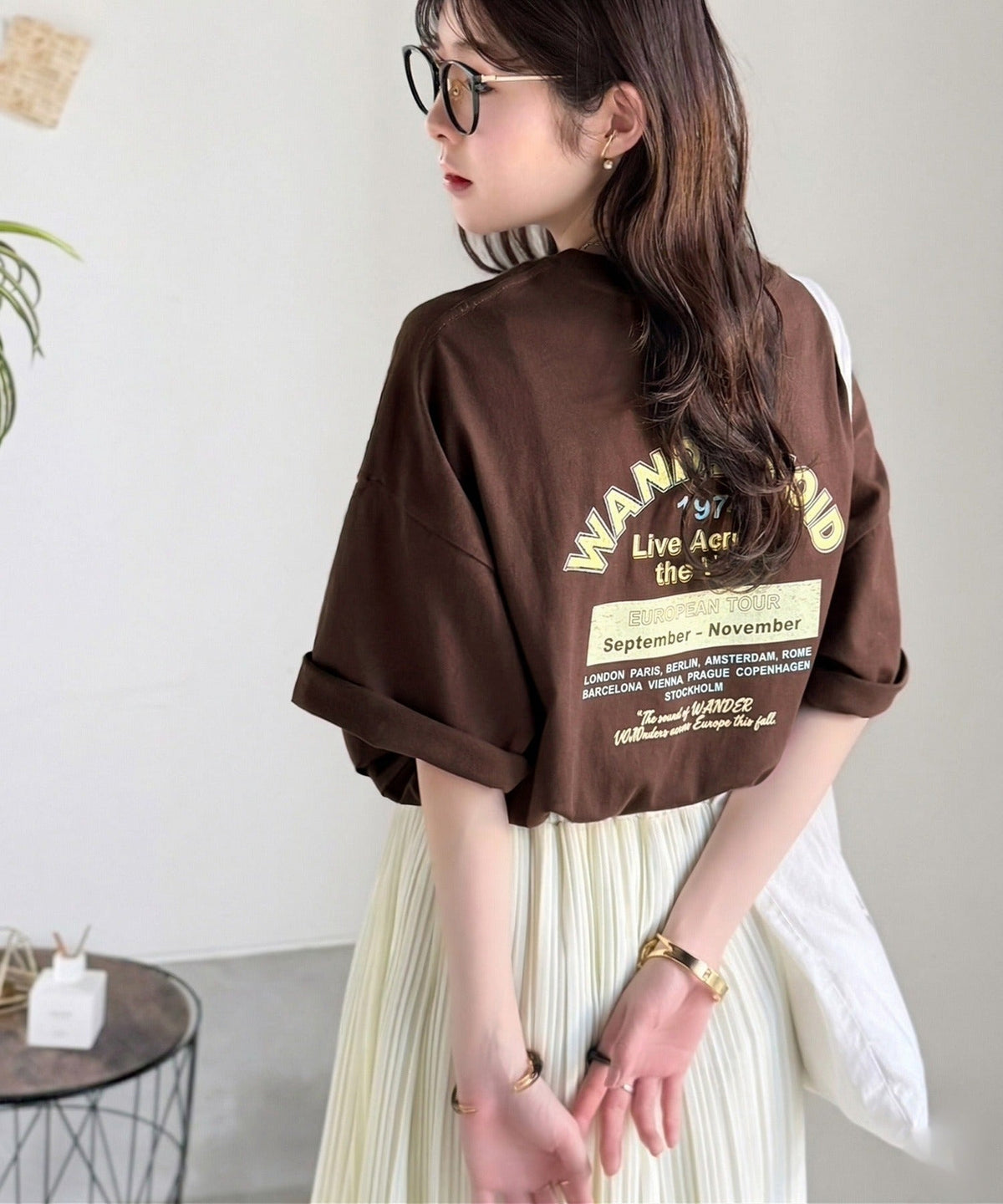 《JaVaジャバコラボ》配色で遊ぶ！大人カジュアルの決定版。綿100％ツアーロゴTシャツ (半袖) jv1329087