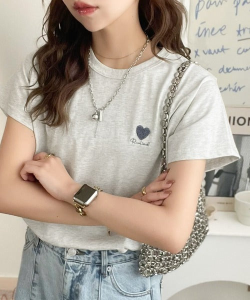 トレンドをまとう。綿100％シルケット風ハート胸サガラ刺繍Tシャツ（半袖） ce1330013