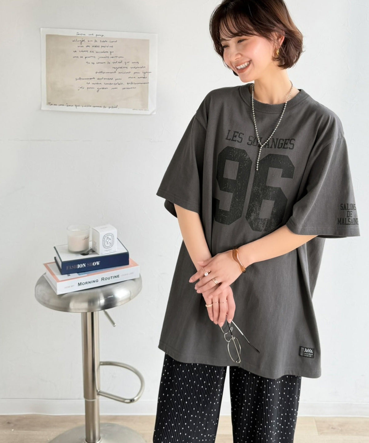 《JaVaジャバコラボ》大人のカジュアルスタイルを格上げ。綿100%ナンバリングTシャツ (半袖) jv1330096