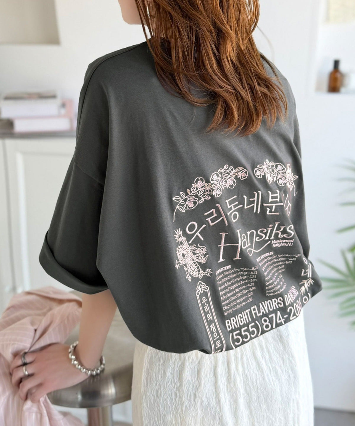 《JaVaジャバコラボ》バック刺繍が主役の一枚♪オーバーサイズ ハングル刺繍バックプリントビッグTEE jv1260552