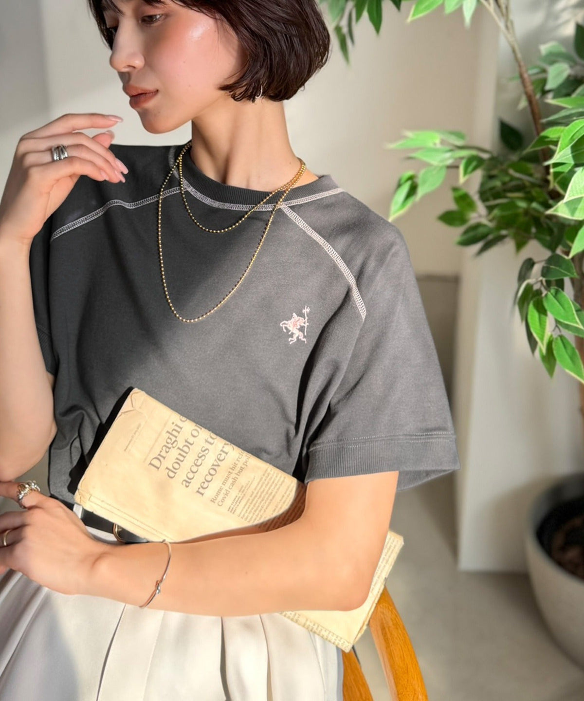 垢抜け配色で大人の抜け感プラス。胸刺繍ラグラン配色ステッチミニ裏毛TEE ce1330088