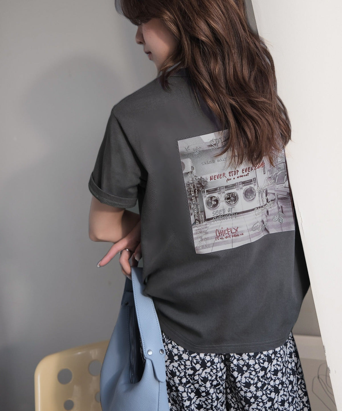 【接触冷感機能付き】背中で魅せる、遊び心とヴィンテージ。コインランドリーバック刺繍Tシャツ（半袖） ce1260549