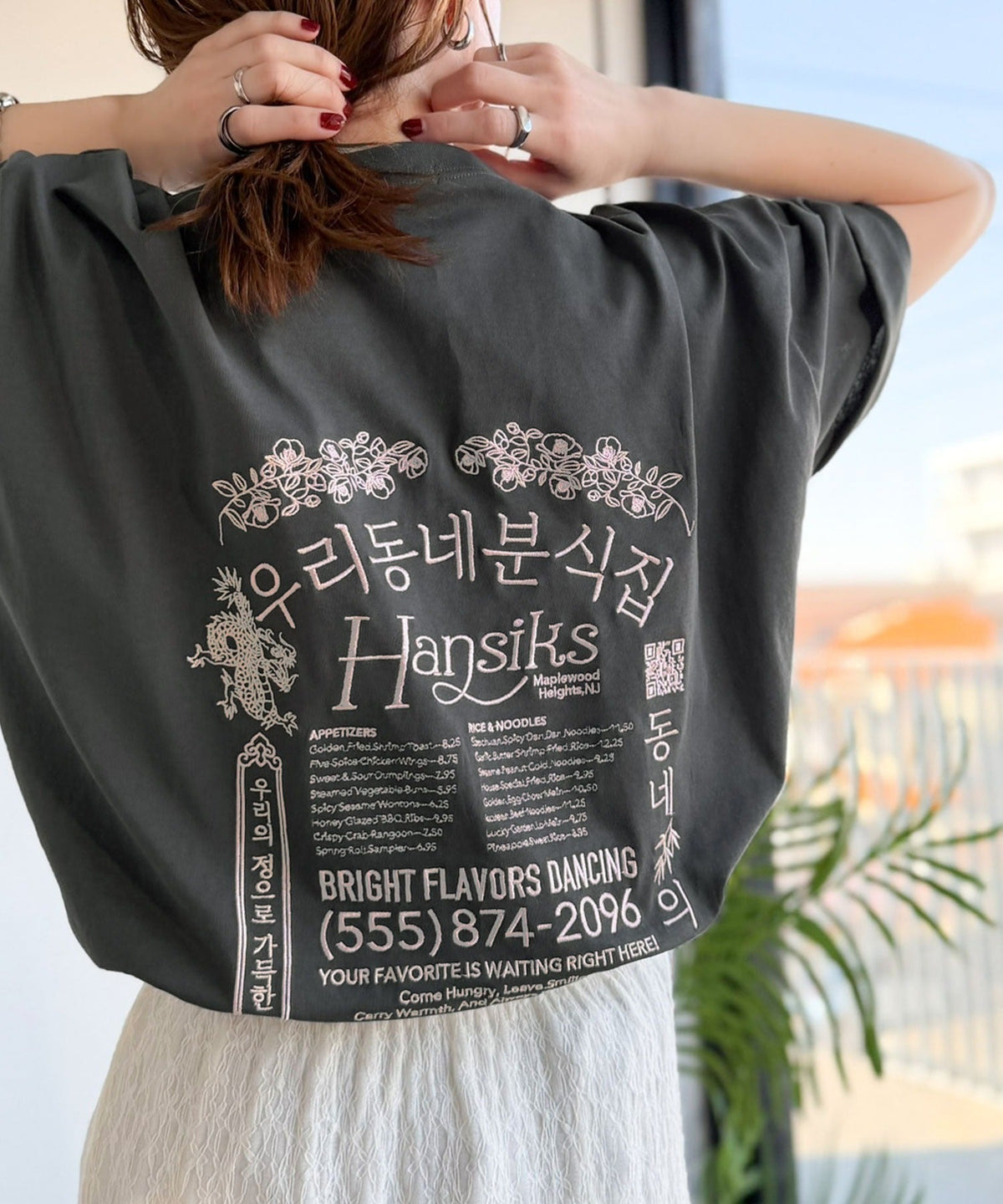 《JaVaジャバコラボ》バック刺繍が主役の一枚♪オーバーサイズ ハングル刺繍バックプリントビッグTEE jv1260552