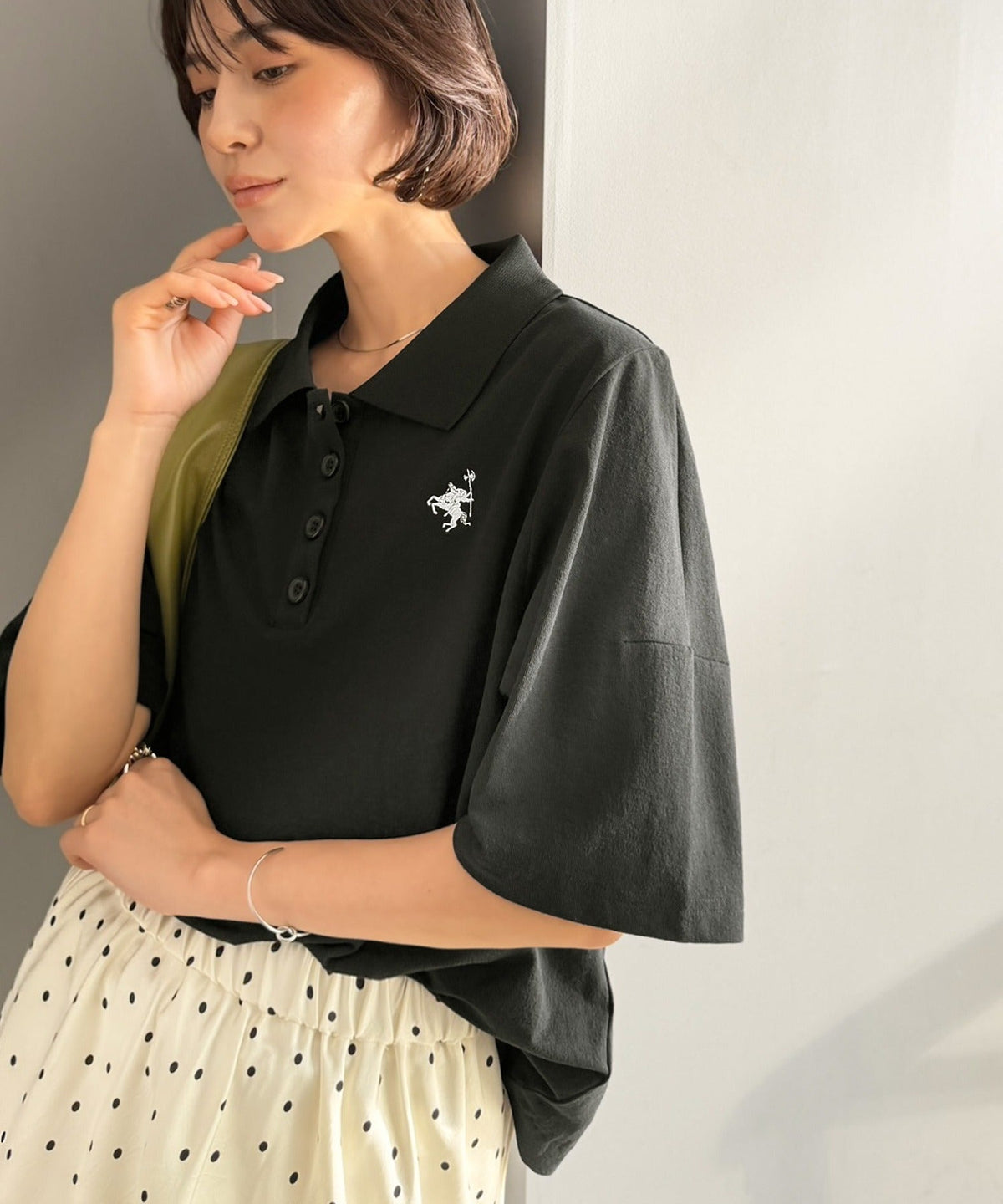 さらっと涼しい大人ポロ。大人のきれい見え◎イージーケアワンポイント胸刺繍ポロ衿プルオーバー（半袖） ce1020353