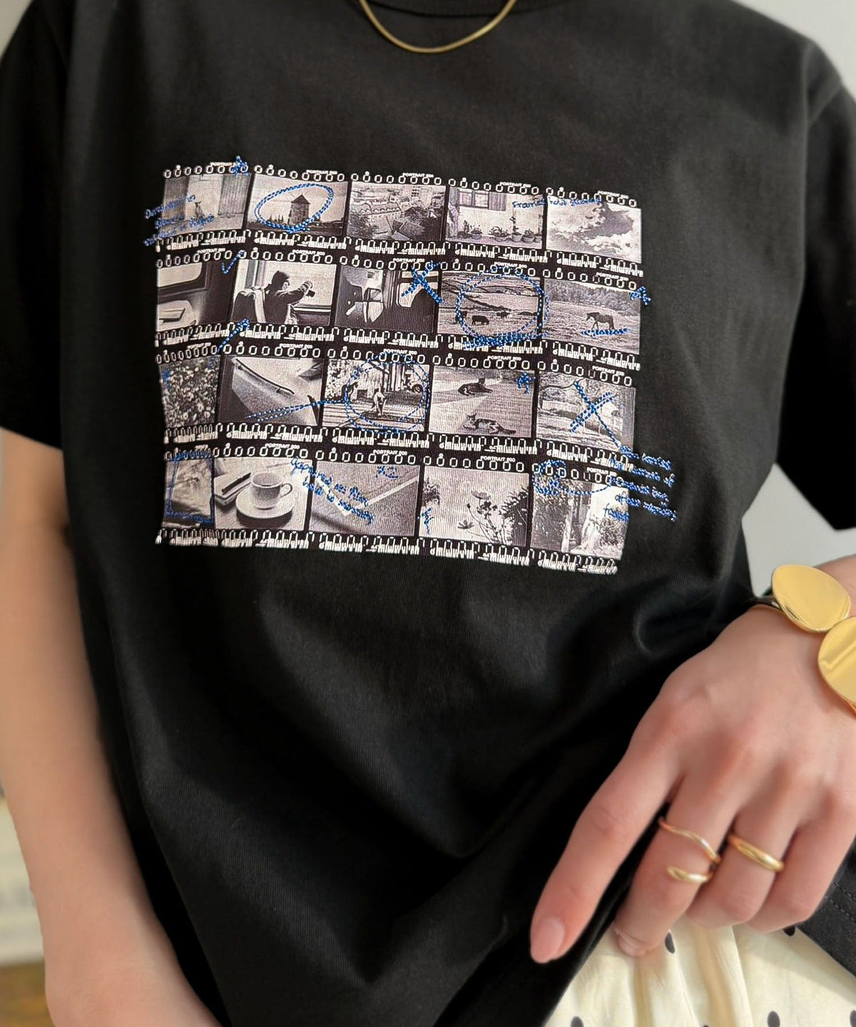 【接触冷感機能付き】ただのTシャツじゃ、終わらない。フィルムネガフォトプリント×ラクガキ刺繍Tシャツ（半袖） ce1260553