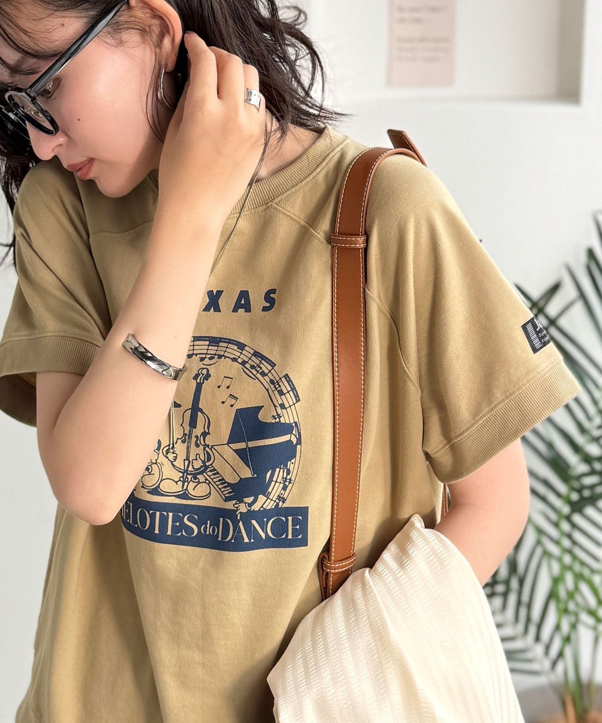 《JaVa ジャバコラボ》目を奪う、こなれ感。古着デザイン風ミュージックプリントTシャツ(半袖) jv1330086