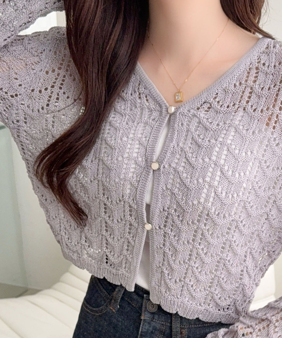 【mily bilet】“涼しげ×あざと可愛い”の最強タッグ♪透かし編みシェル釦付きクロップドカーディガン（長袖） mi1359042