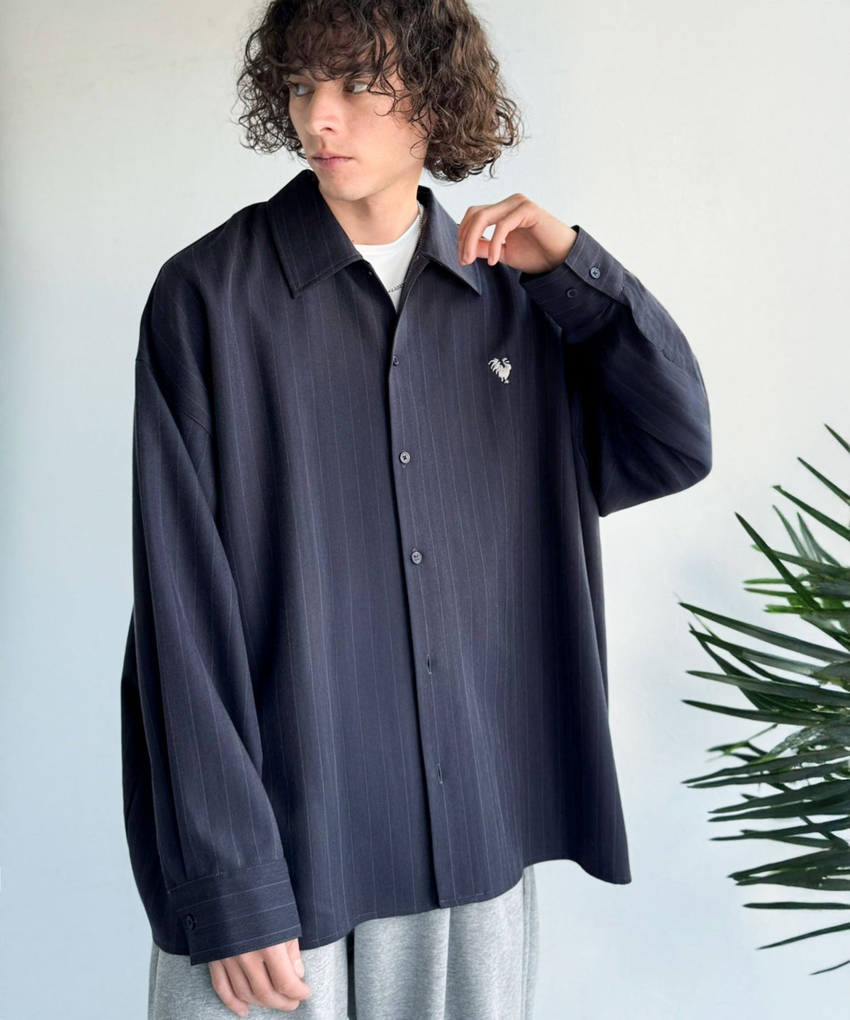 【Classical Origin】「大人のさりげなさ。」刺繍入りストライプ柄オーバーサイズシャツ（長袖）/Embroidered Stripe Pattern Oversized Shirt co1010023