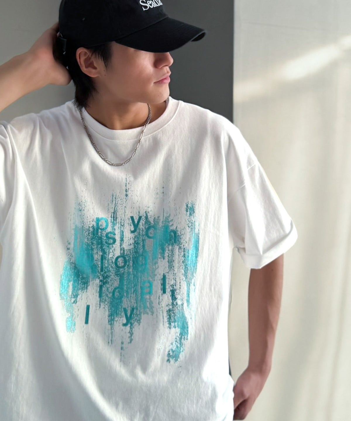 無地じゃ足りない、そんな日に！コットン100% グリッチノイズ箔プリントTシャツ／Glitch Noise Foil Print T-Shirt co1320011