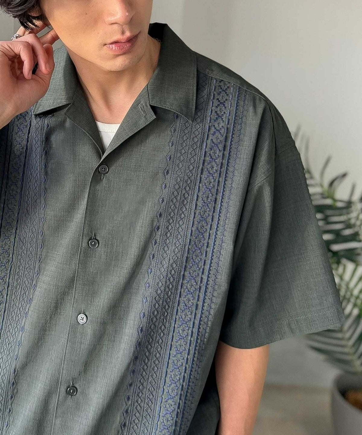 《JaVaジャバコラボ》周りと差がつく総刺繍！リラックスシルエット 清涼リネンライク素材 オープンカラー キューバシャツ（半袖） jo1320017