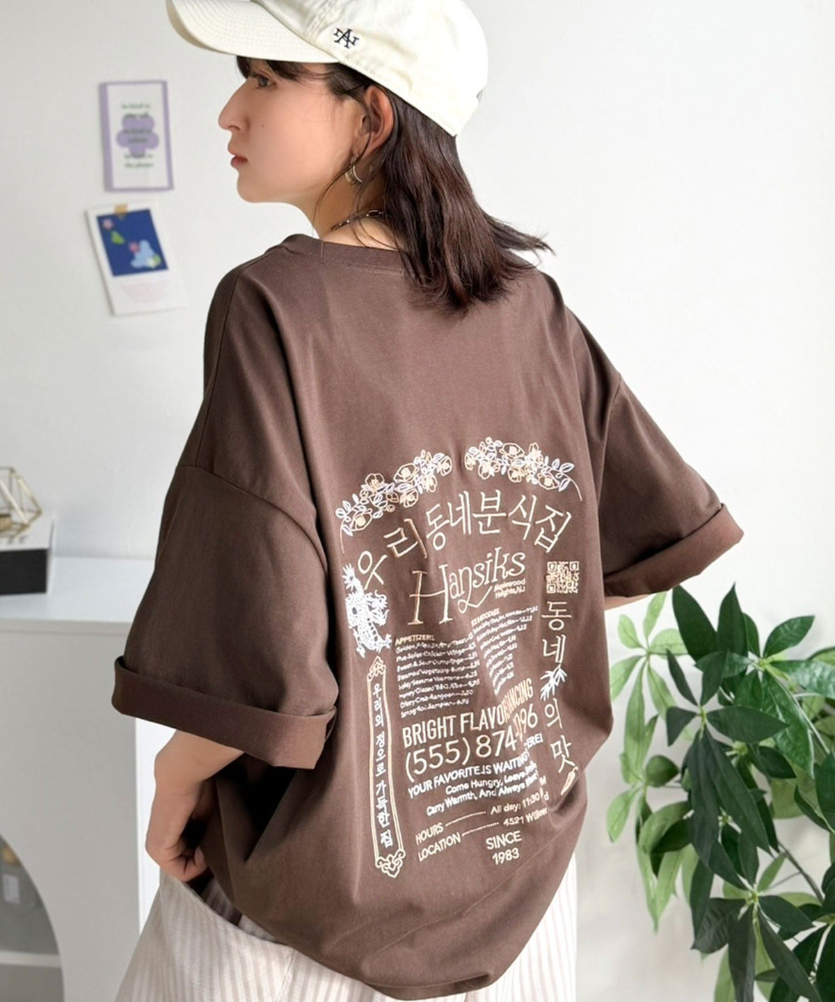 《JaVaジャバコラボ》バック刺繍が主役の一枚♪オーバーサイズ ハングル刺繍バックプリントビッグTEE jv1260552