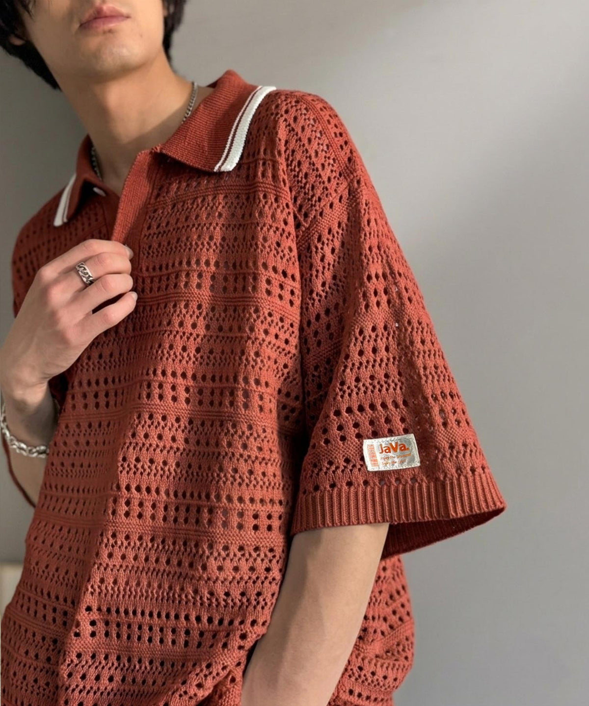 《JaVaジャバコラボ》レトロ〝っぽい〟がちょうどいい。メッシュ編地柄 スキッパー襟 ニットポロシャツ（半袖） jo1250002