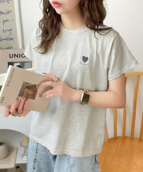 トレンドをまとう。綿100％シルケット風ハート胸サガラ刺繍Tシャツ（半袖） ce1330013