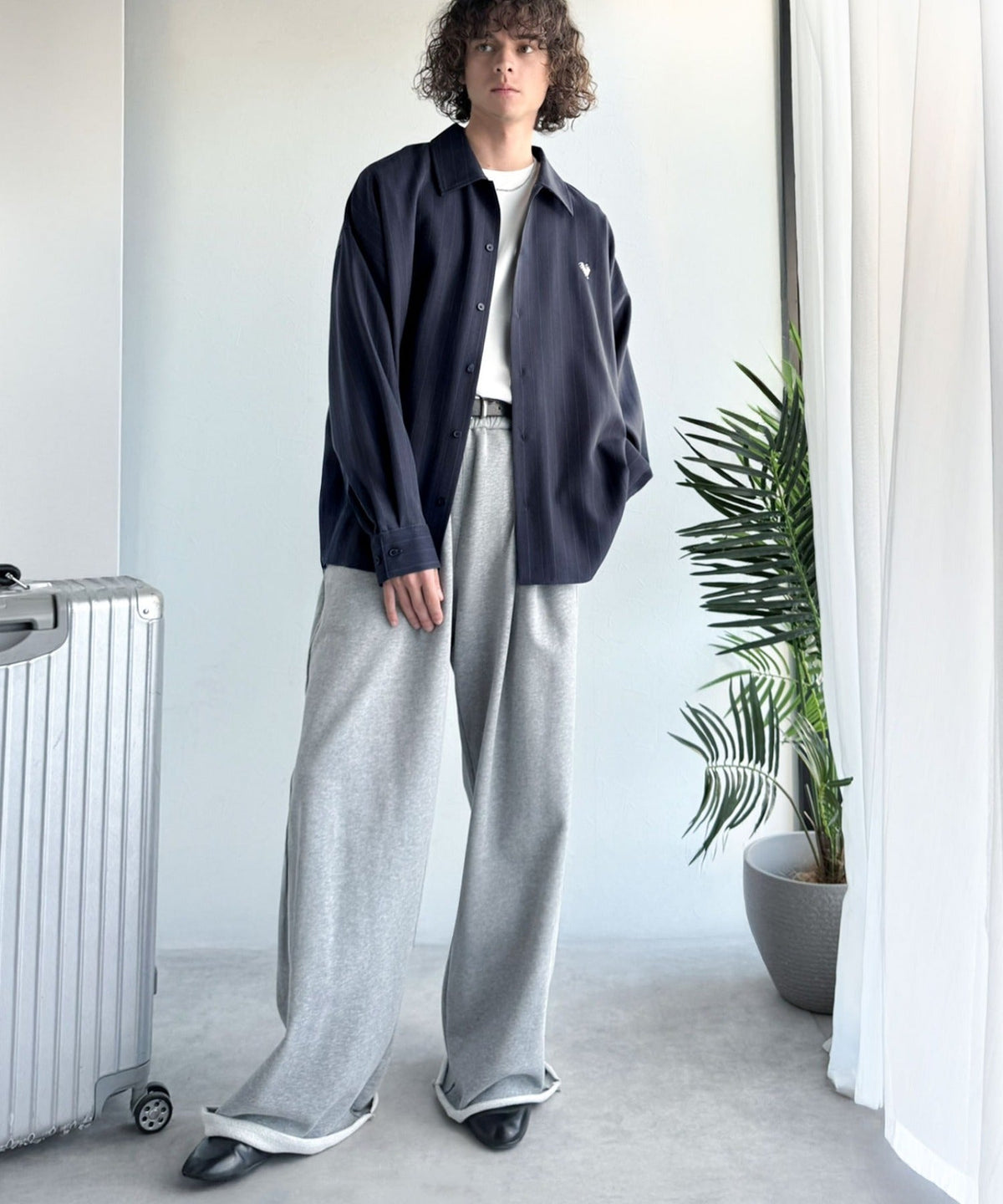 【Classical Origin】「大人のさりげなさ。」刺繍入りストライプ柄オーバーサイズシャツ（長袖）/Embroidered Stripe Pattern Oversized Shirt co1010023