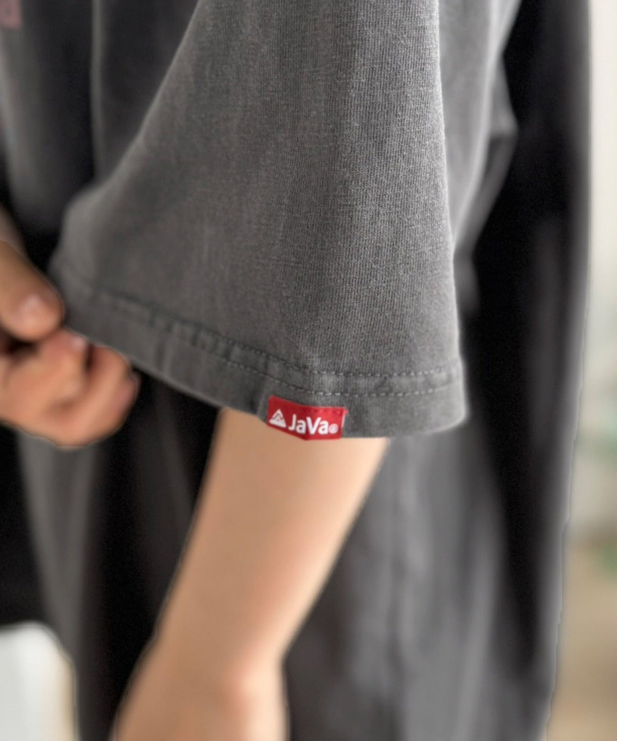 《JaVaジャバコラボ》配色で遊ぶ！大人カジュアルの決定版。綿100％ツアーロゴTシャツ (半袖) jv1329087
