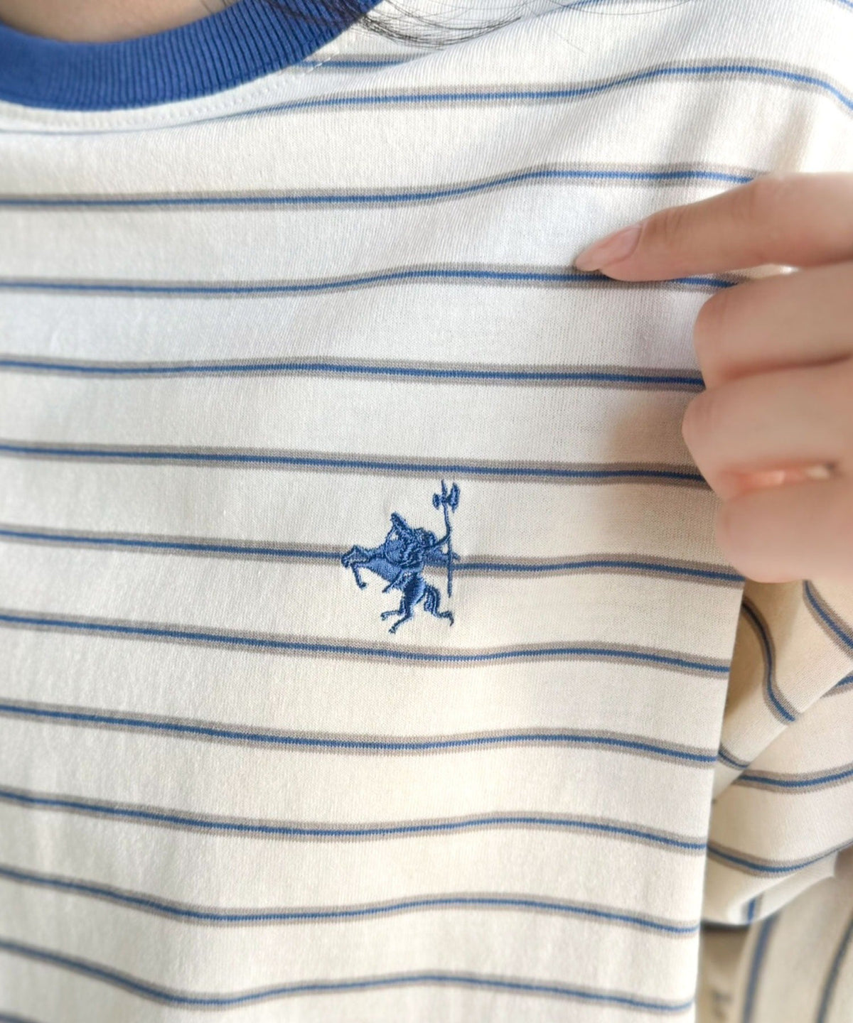 《JaVaジャバコラボ》着回し自在で日常に馴染む♪ 胸刺繍マルチボーダーアソートTシャツ jv1330097