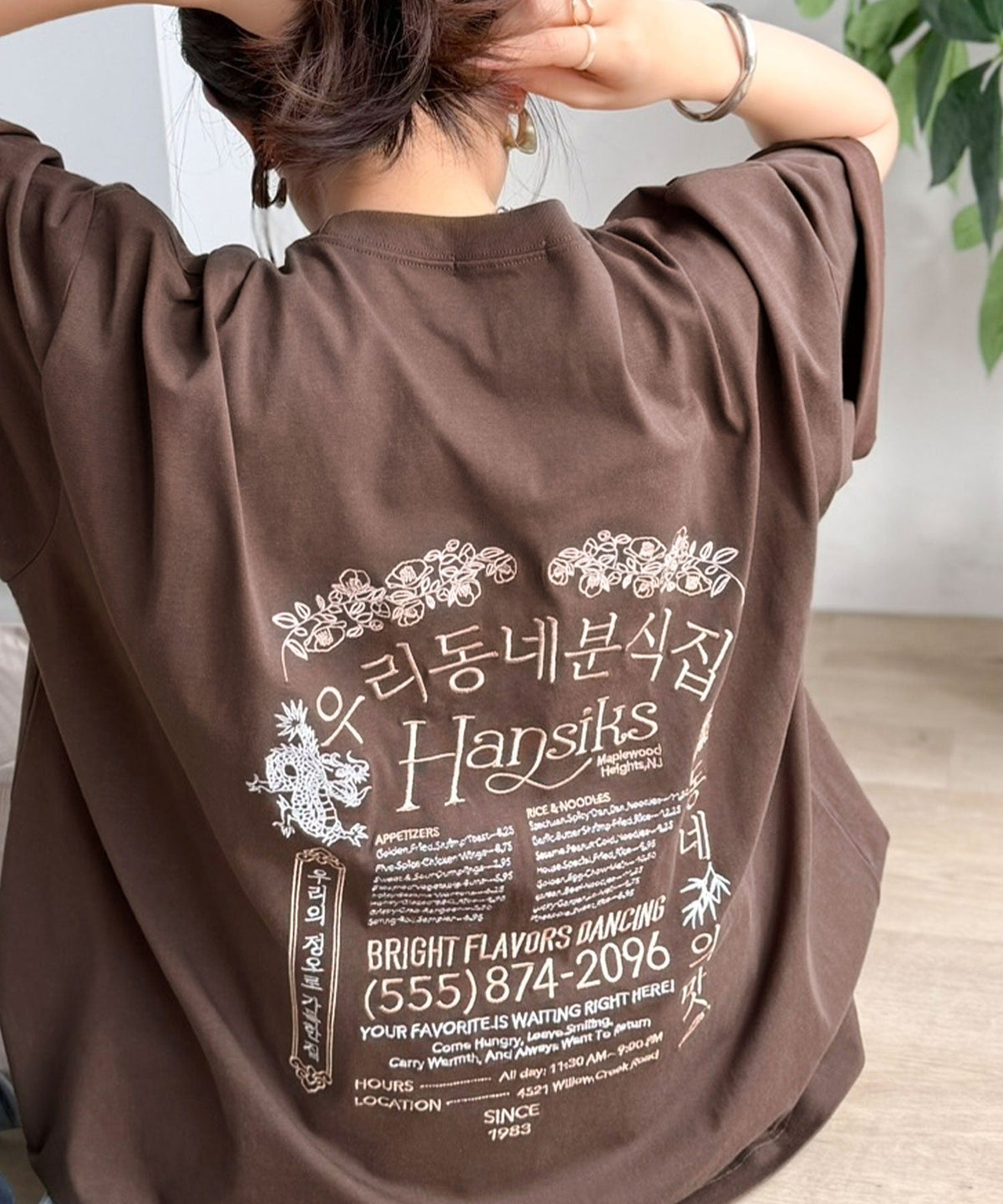 《JaVaジャバコラボ》バック刺繍が主役の一枚♪オーバーサイズ ハングル刺繍バックプリントビッグTEE jv1260552
