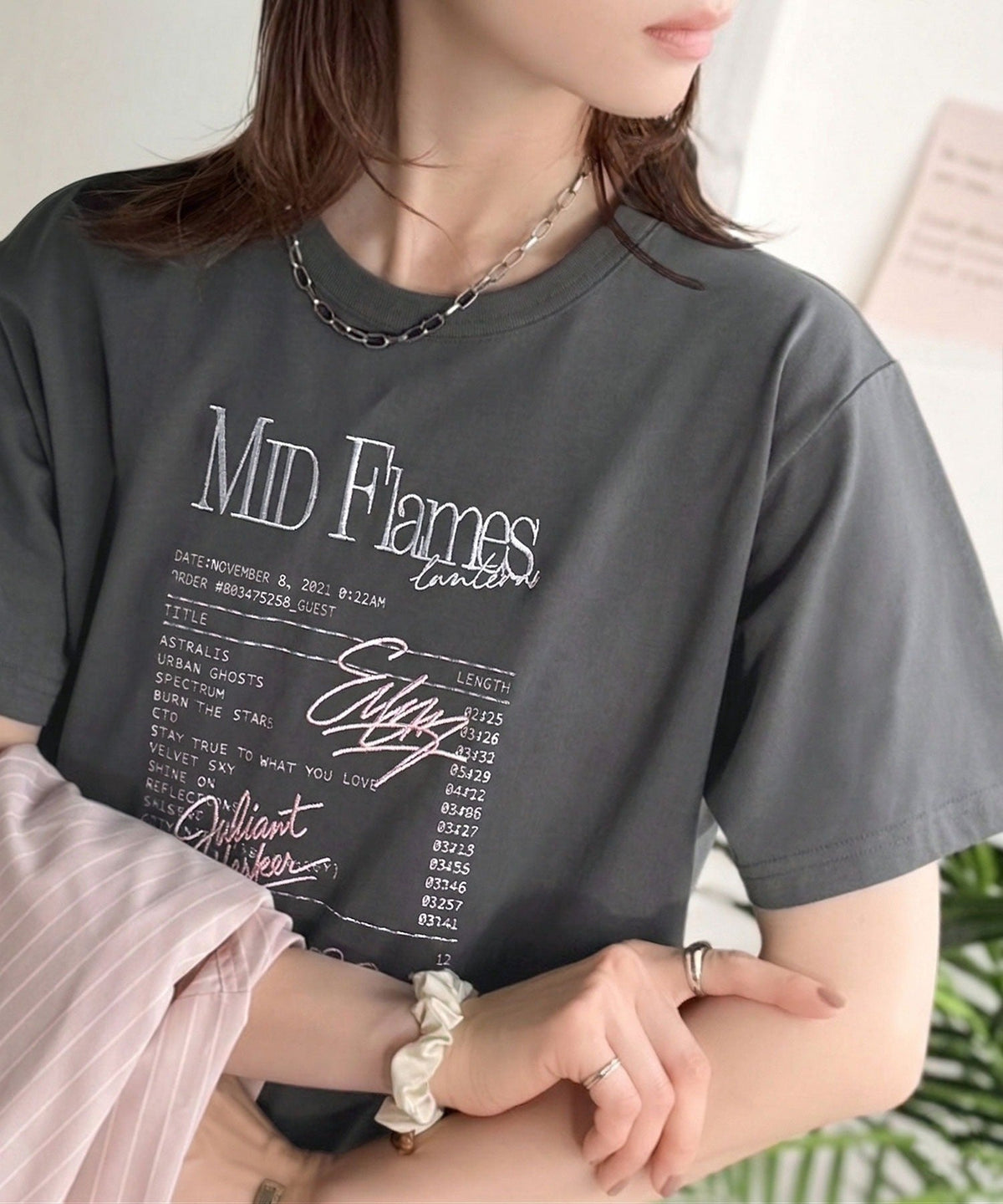【接触冷感機能付き】遊びゴコロをくすぐる。筆記体サイン調ロゴ刺繍Tシャツ（半袖） ce1260551