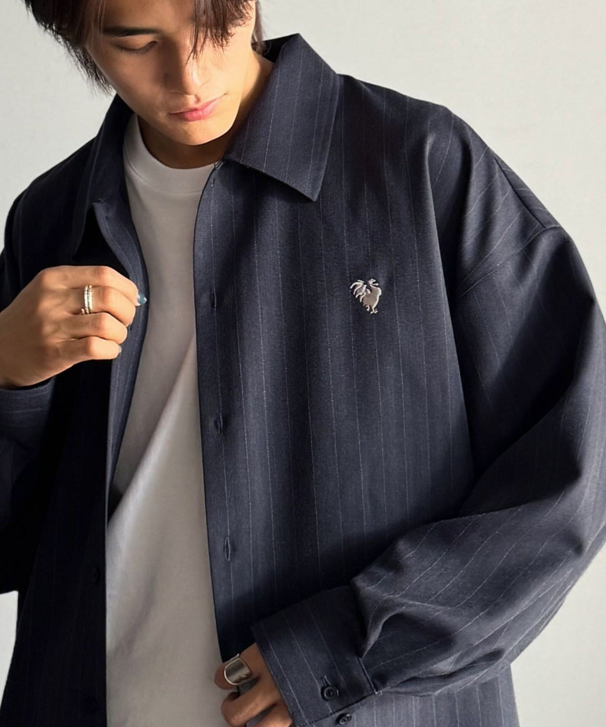 【Classical Origin】「大人のさりげなさ。」刺繍入りストライプ柄オーバーサイズシャツ（長袖）/Embroidered Stripe Pattern Oversized Shirt co1010023