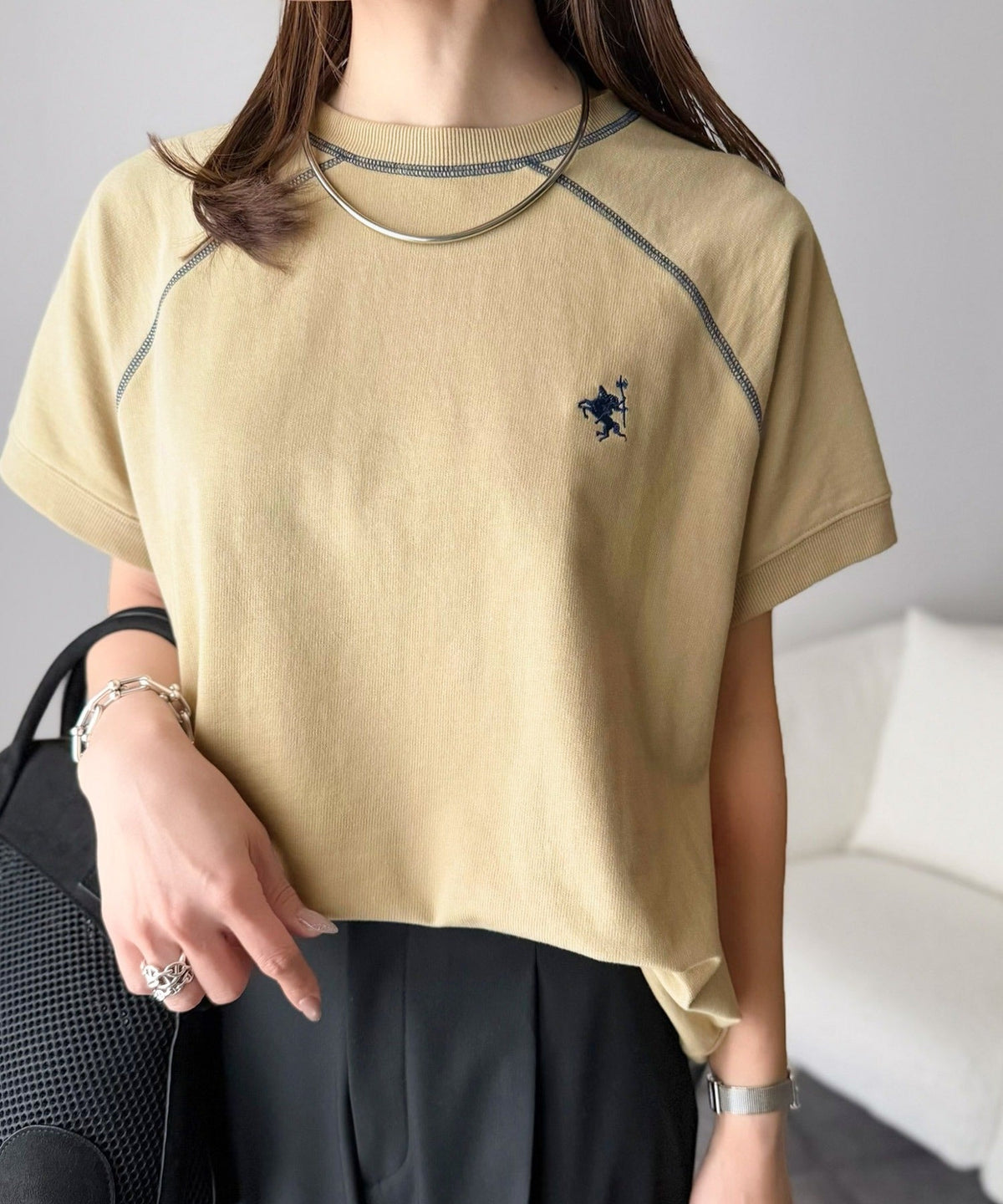 垢抜け配色で大人の抜け感プラス。胸刺繍ラグラン配色ステッチミニ裏毛TEE ce1330088