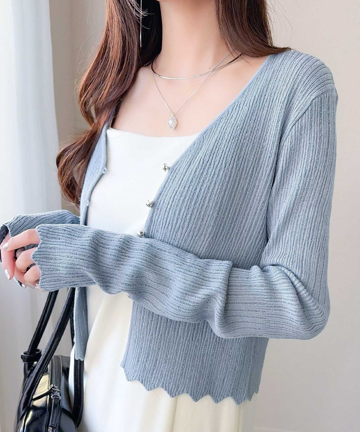 【mily bilet】透け感と上品なきらめきで魅せる♪ 透かし編みシルバーボタンカーディガン mi1359041