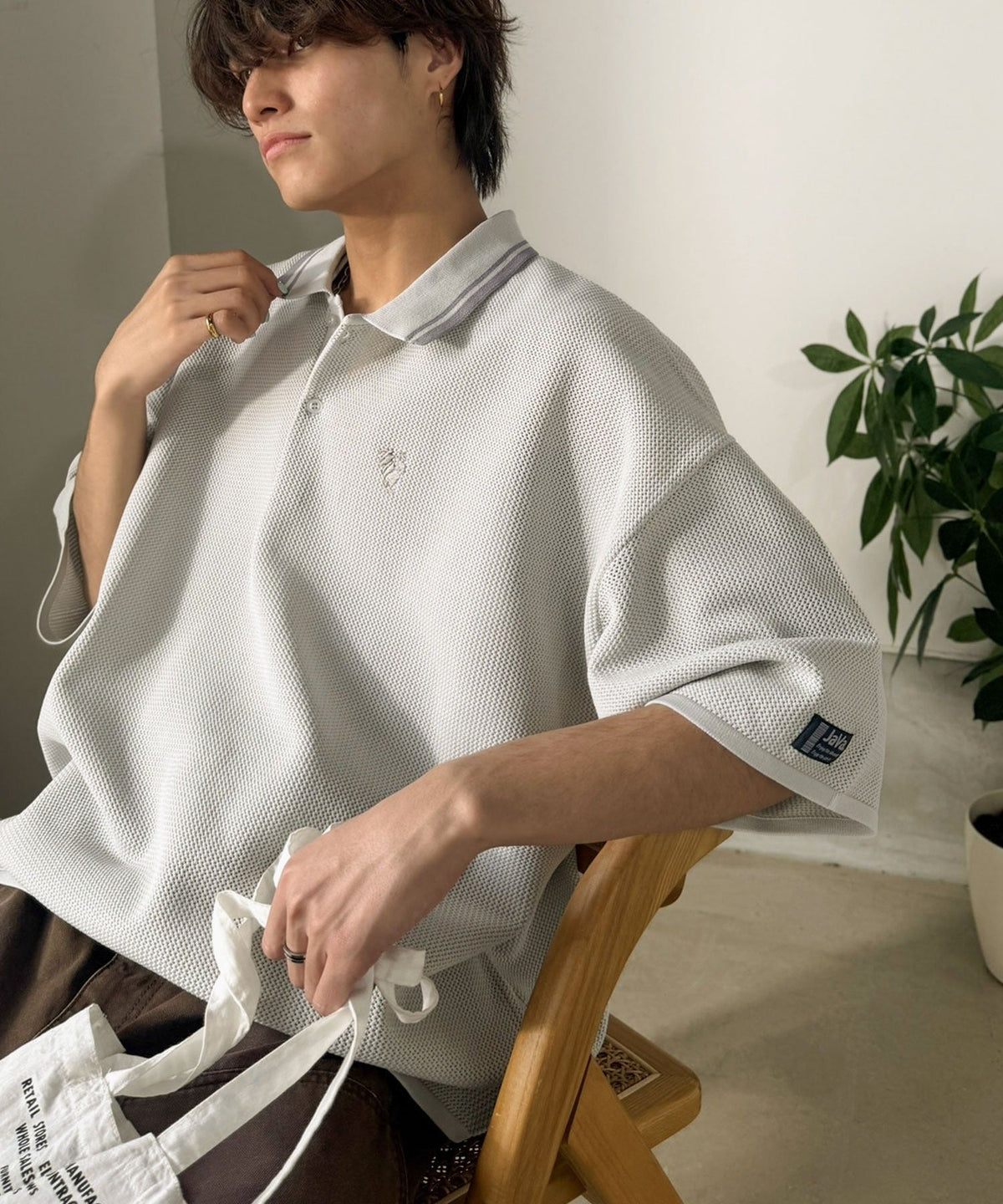 《JaVaジャバコラボ》軽くて涼しくてアイロン要らず！ワンポイント刺繍入り 襟ライン配色 サマーニットポロシャツ（半袖） jo1250001