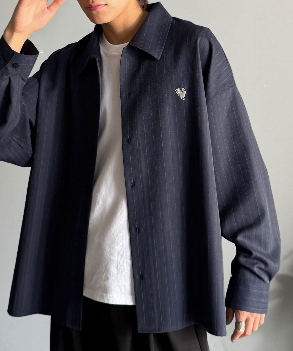 【Classical Origin】「大人のさりげなさ。」刺繍入りストライプ柄オーバーサイズシャツ（長袖）/Embroidered Stripe Pattern Oversized Shirt co1010023