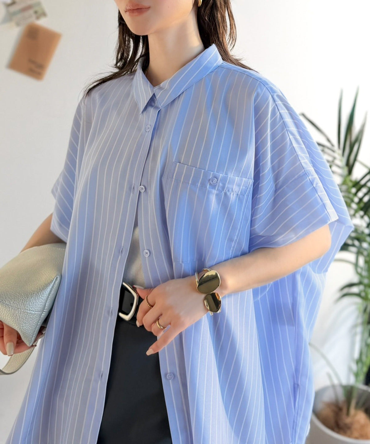 【接触冷感・UVカット機能付き】着るだけで、見返り美人。バックタックデザイン胸ポケット付きドルマンスリーブシャツブラウス ce1010562