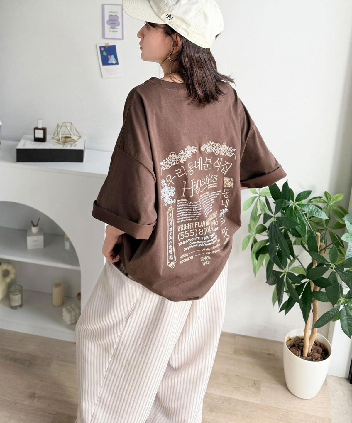 《JaVaジャバコラボ》バック刺繍が主役の一枚♪オーバーサイズ ハングル刺繍バックプリントビッグTEE jv1260552