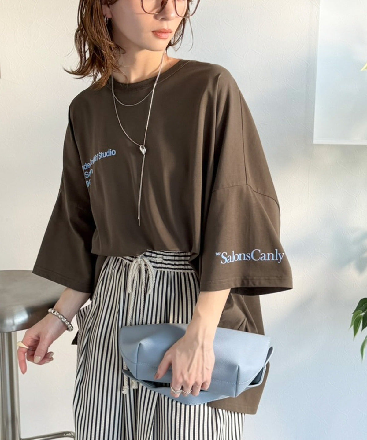 【接触冷感・吸水速乾機能付き】配色ロゴに秘める、大人の遊び心。フロッキーロゴ付きオーバーシルエットTシャツ（半袖） ce1330076