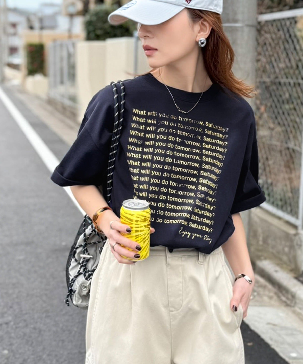 《JaVaジャバコラボ》雰囲気も気持ちも明るくなれる！週末を楽しむための、綿100％かすれ調メッセージプリントTシャツ（半袖） jo1320014