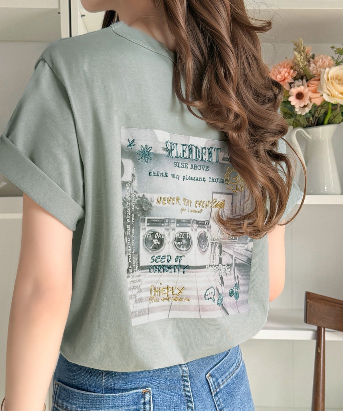 【接触冷感機能付き】背中で魅せる、遊び心とヴィンテージ。コインランドリーバック刺繍Tシャツ（半袖） ce1260549