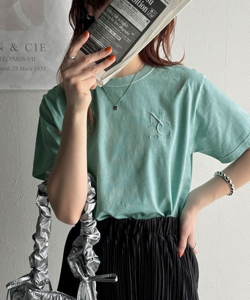 《JaVaジャバコラボ》大人カジュアルにぴったり！綿100％英字胸刺繍ピグメント加工Tシャツ（半袖） jv1330018