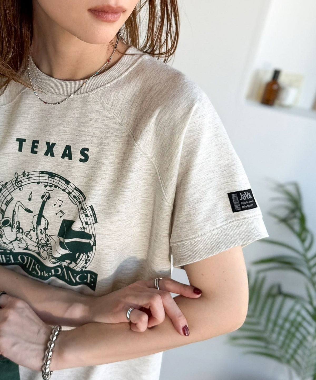 《JaVa ジャバコラボ》目を奪う、こなれ感。古着デザイン風ミュージックプリントTシャツ(半袖) jv1330086