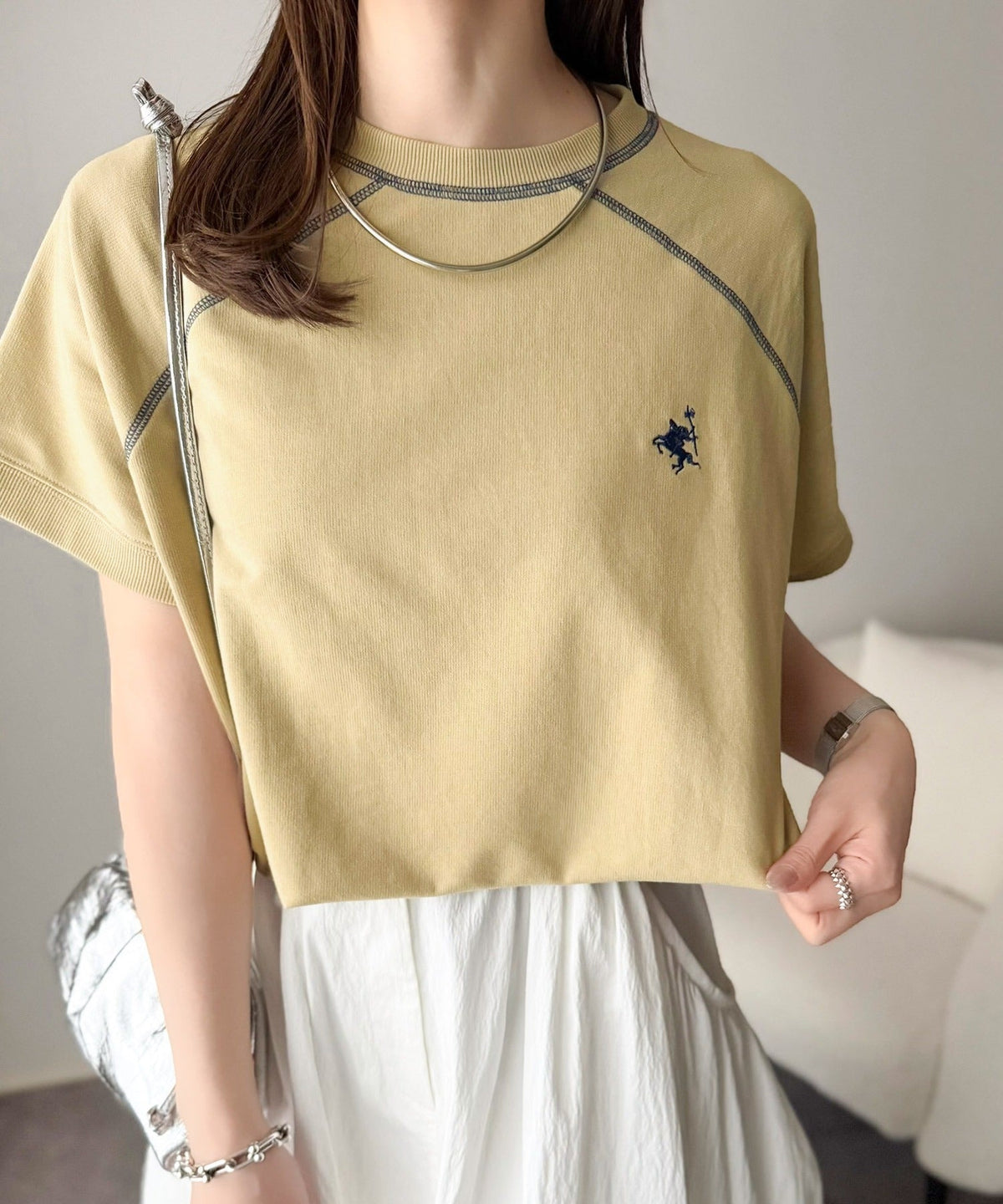 垢抜け配色で大人の抜け感プラス。胸刺繍ラグラン配色ステッチミニ裏毛TEE ce1330088