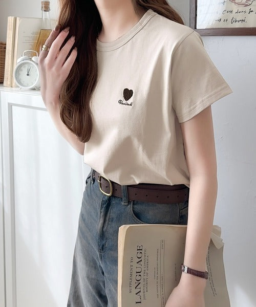 トレンドをまとう。綿100％シルケット風ハート胸サガラ刺繍Tシャツ（半袖） ce1330013
