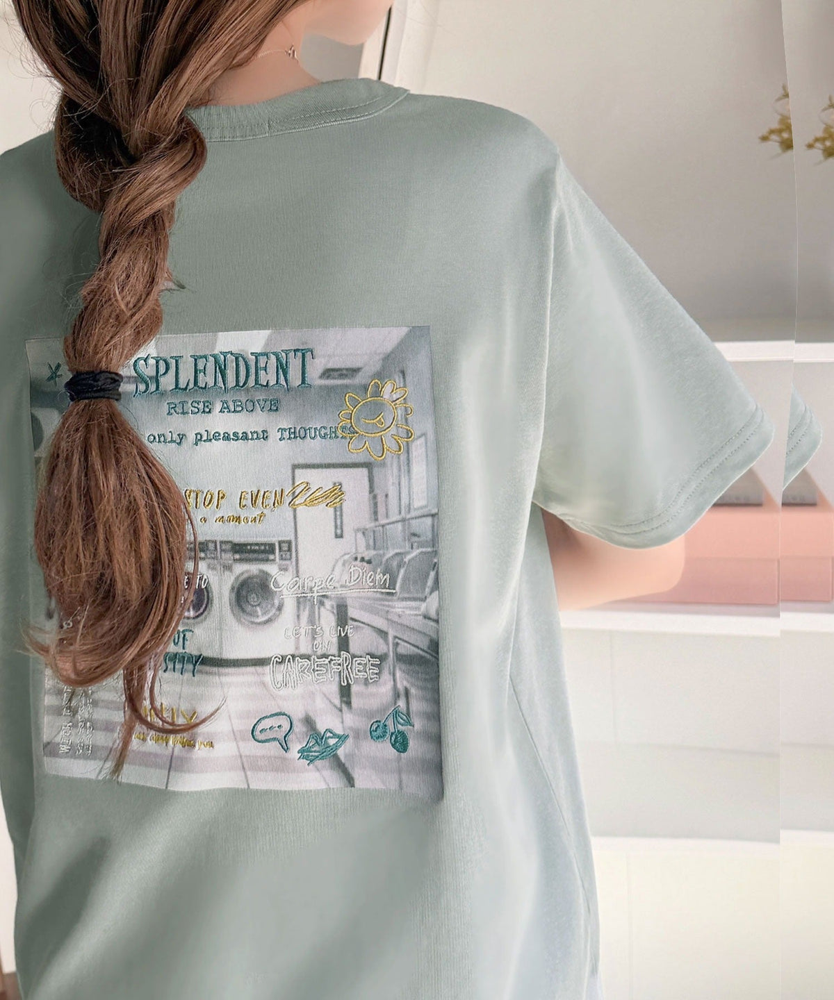 【接触冷感機能付き】背中で魅せる、遊び心とヴィンテージ。コインランドリーバック刺繍Tシャツ（半袖） ce1260549