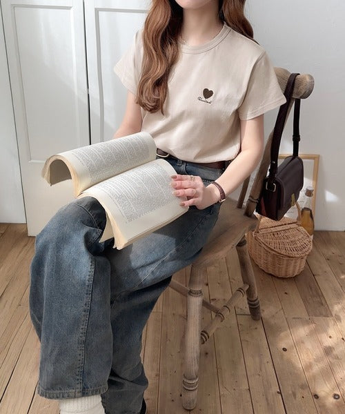 トレンドをまとう。綿100％シルケット風ハート胸サガラ刺繍Tシャツ（半袖） ce1330013