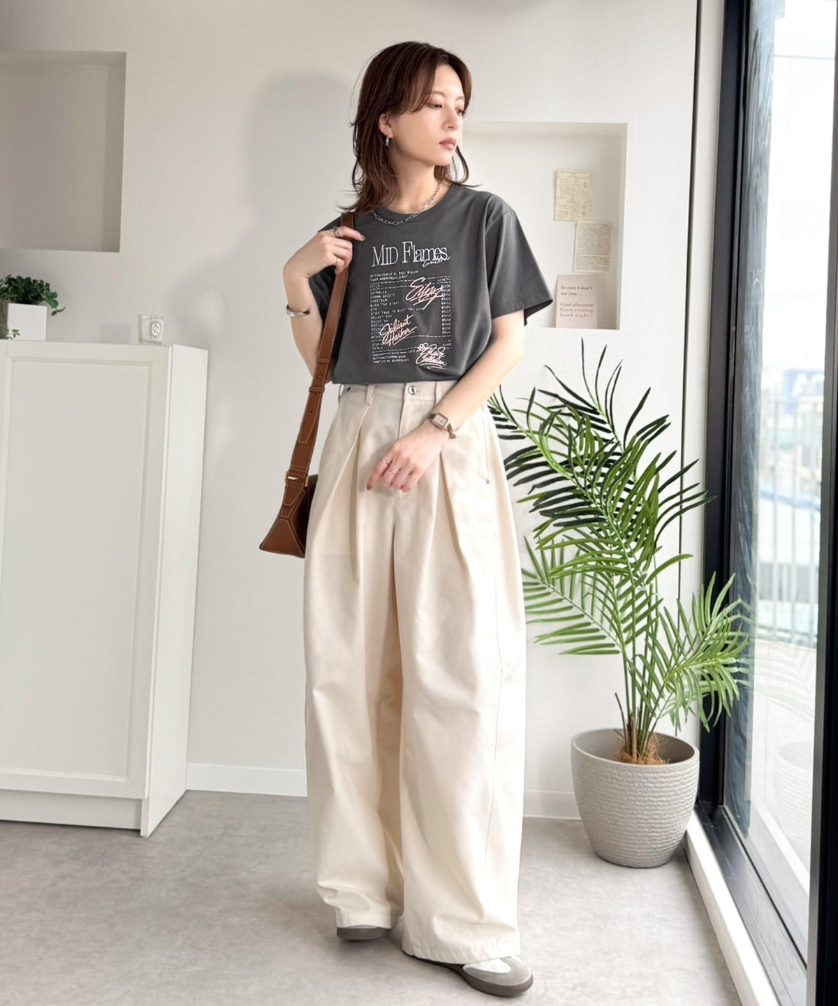 【接触冷感機能付き】遊びゴコロをくすぐる。筆記体サイン調ロゴ刺繍Tシャツ（半袖） ce1260551