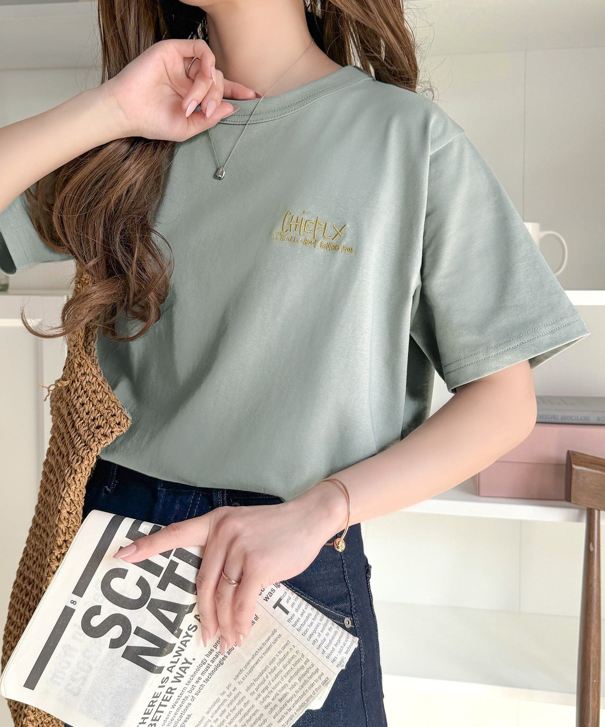 【接触冷感機能付き】背中で魅せる、遊び心とヴィンテージ。コインランドリーバック刺繍Tシャツ（半袖） ce1260549