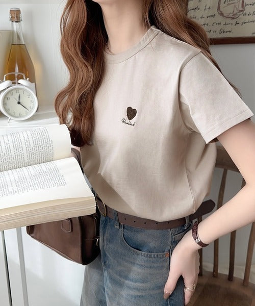 トレンドをまとう。綿100％シルケット風ハート胸サガラ刺繍Tシャツ（半袖） ce1330013