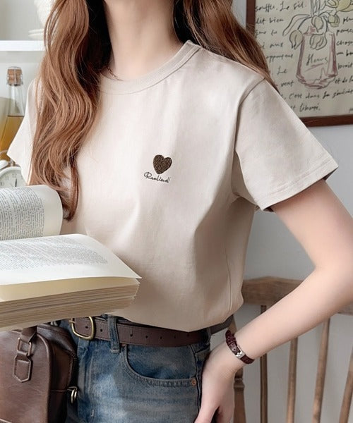 トレンドをまとう。綿100％シルケット風ハート胸サガラ刺繍Tシャツ（半袖） ce1330013