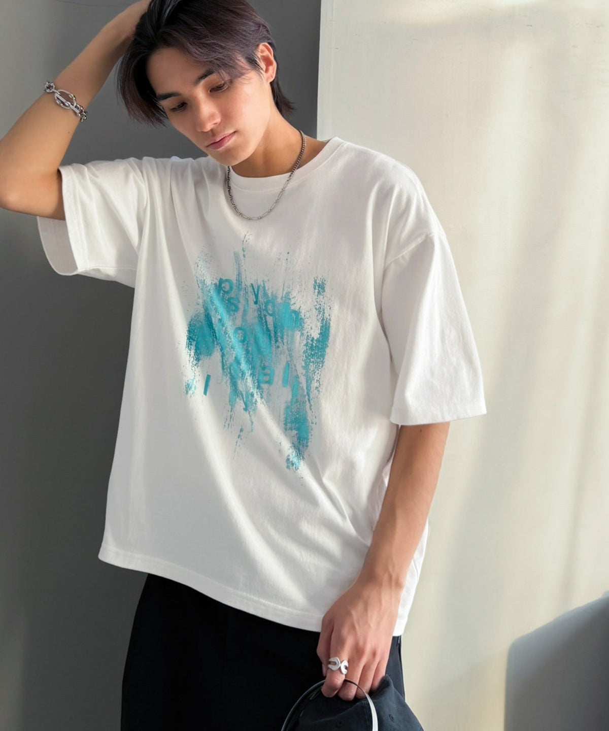 無地じゃ足りない、そんな日に！コットン100% グリッチノイズ箔プリントTシャツ／Glitch Noise Foil Print T-Shirt co1320011