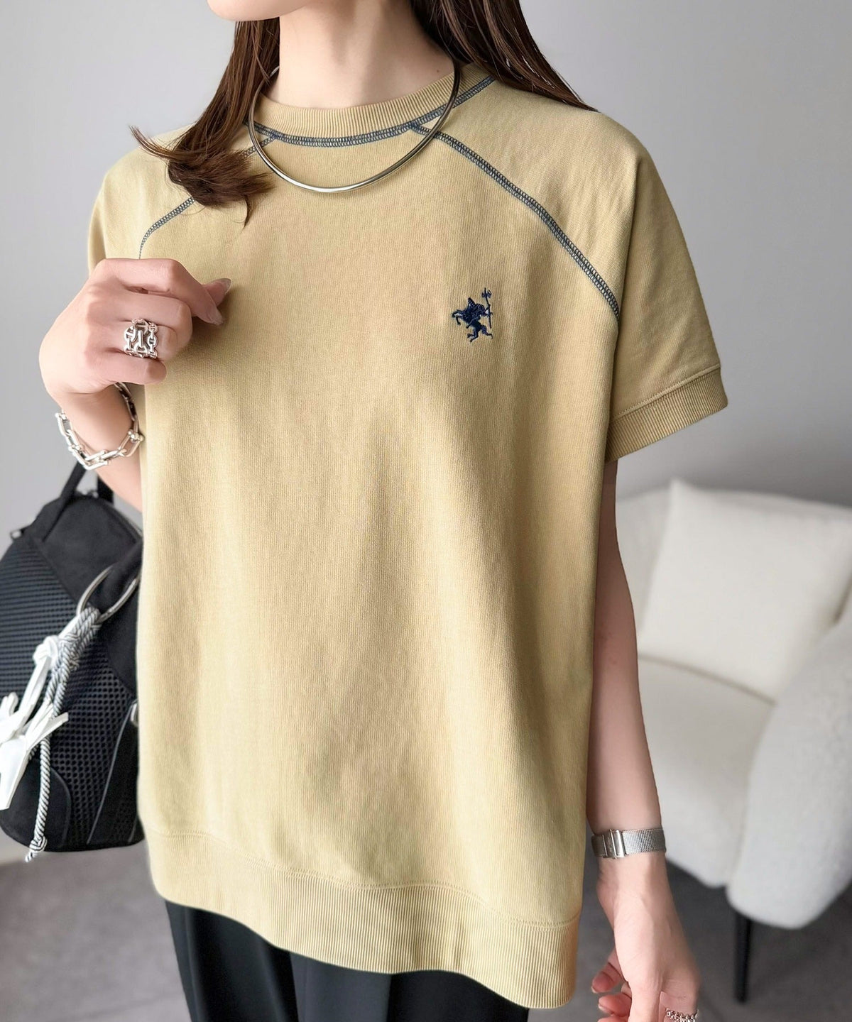 垢抜け配色で大人の抜け感プラス。胸刺繍ラグラン配色ステッチミニ裏毛TEE ce1330088