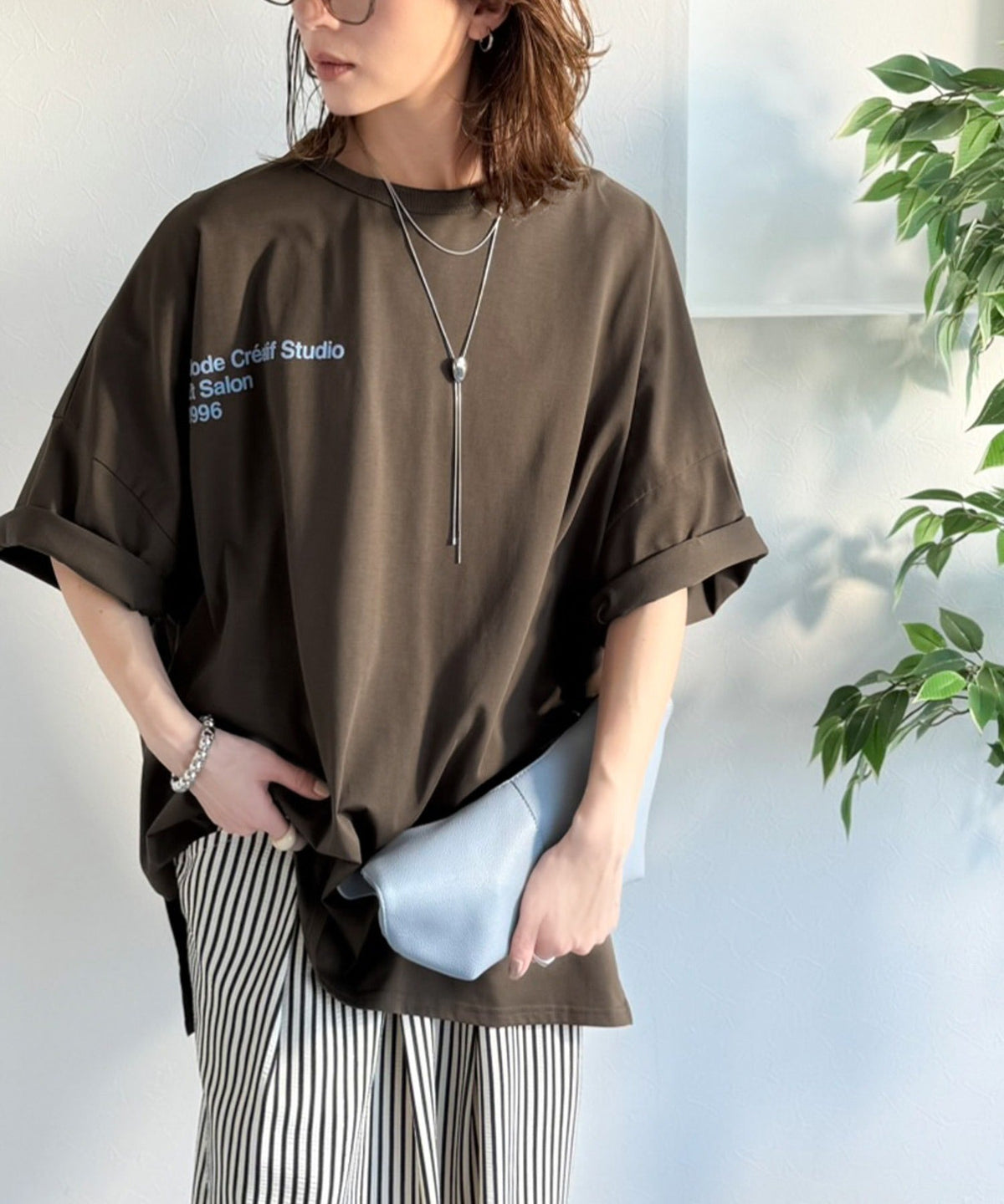 【接触冷感・吸水速乾機能付き】配色ロゴに秘める、大人の遊び心。フロッキーロゴ付きオーバーシルエットTシャツ（半袖） ce1330076