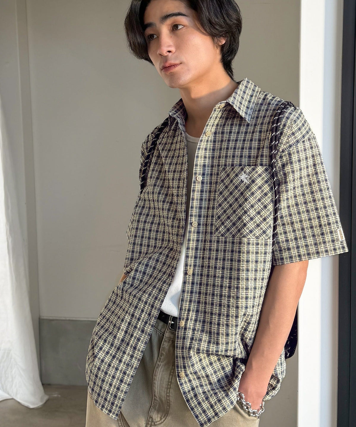 《JaVaジャバコラボ》ベーシックに、垢抜けを。胸ポケット刺繍サッカーチェックシャツ（半袖） jv1010536