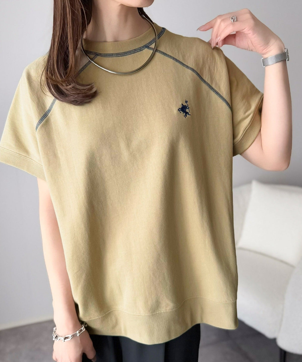 垢抜け配色で大人の抜け感プラス。胸刺繍ラグラン配色ステッチミニ裏毛TEE ce1330088