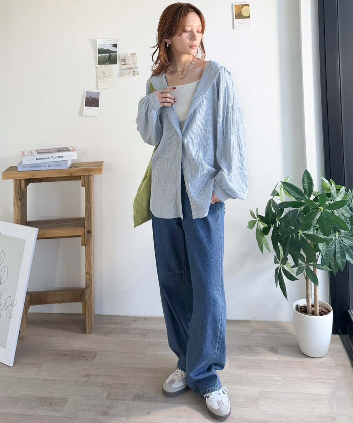 ぽわん袖とラウンド裾でこなれ感をプラス。ぽこぽこ素材が可愛い。ふくれシャーリング風フードブラウス（長袖） ce1010580