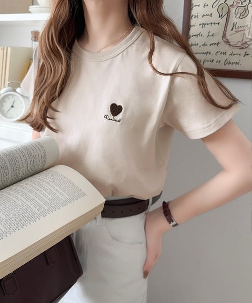 トレンドをまとう。綿100％シルケット風ハート胸サガラ刺繍Tシャツ（半袖） ce1330013