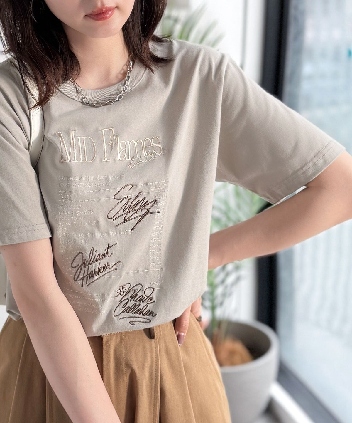 【接触冷感機能付き】遊びゴコロをくすぐる。筆記体サイン調ロゴ刺繍Tシャツ（半袖） ce1260551